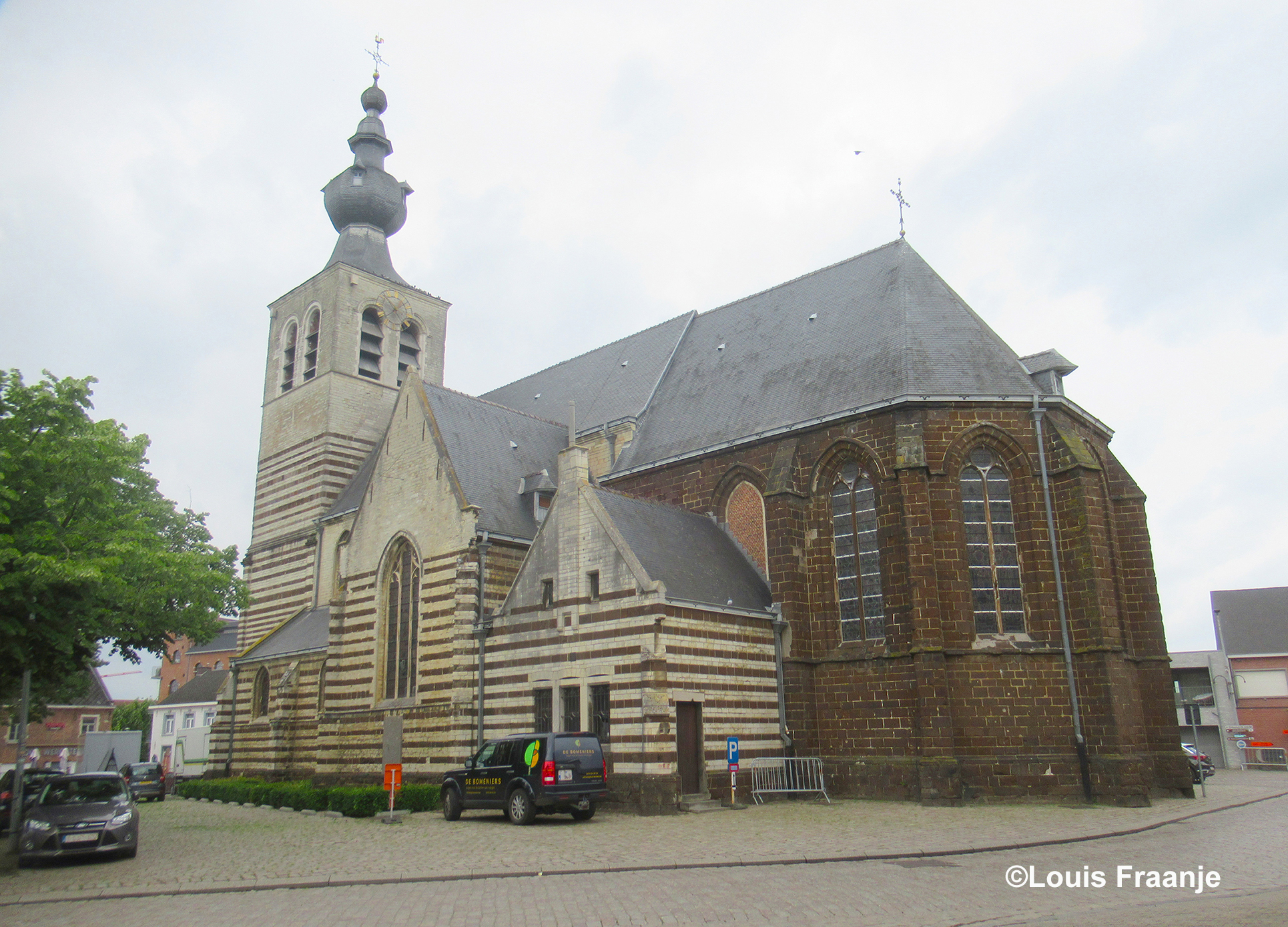 De parochiekerk van Sint-Jan Baptist te Werchter waar de uitvaartdienst plaatsvond - Foto: ©Louis Fraanje
