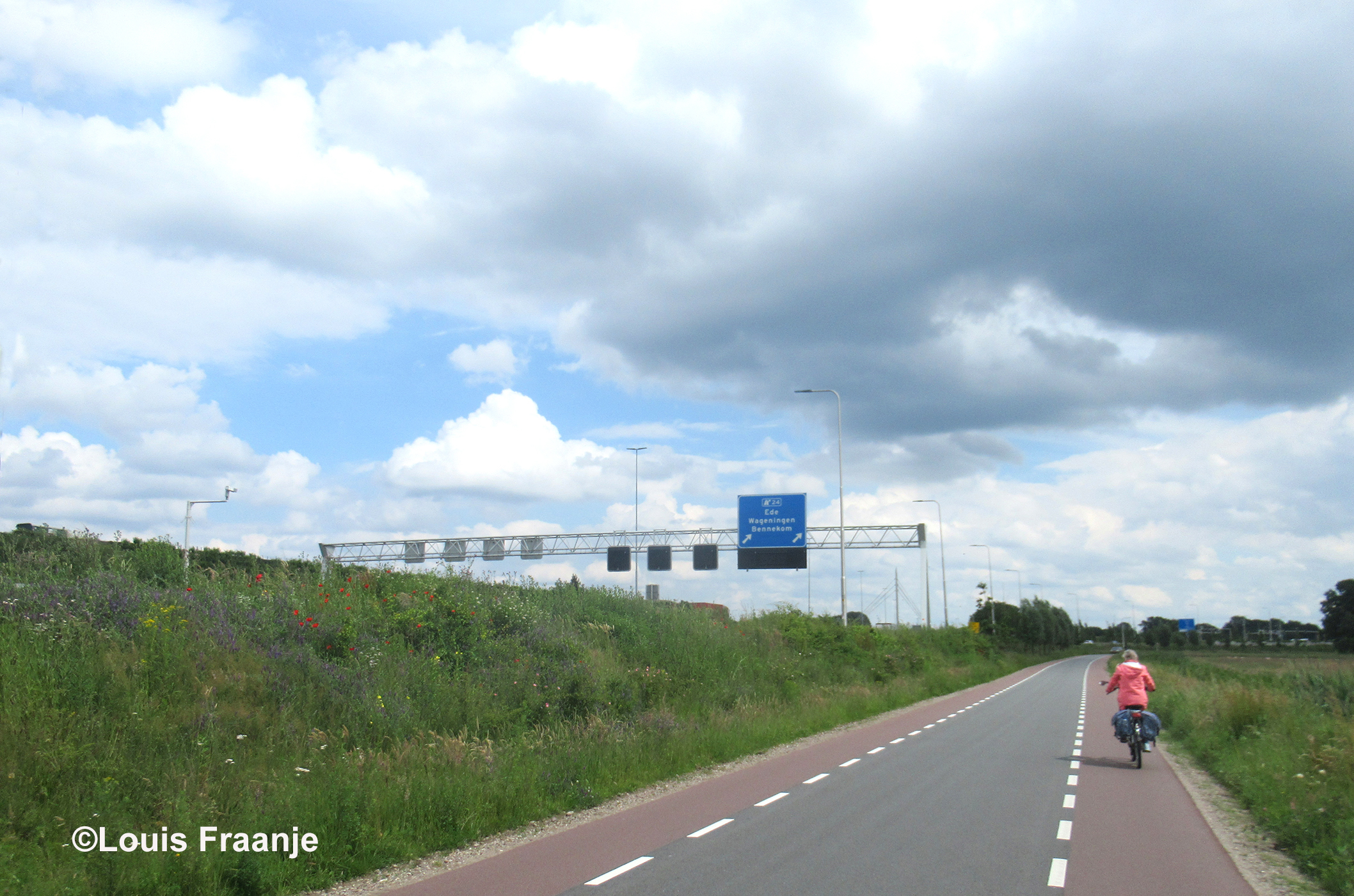 Het laatste stuk rijden we over de Maanderdijk, die parallel loopt met de A12 - Foto: ©Louis Fraanje