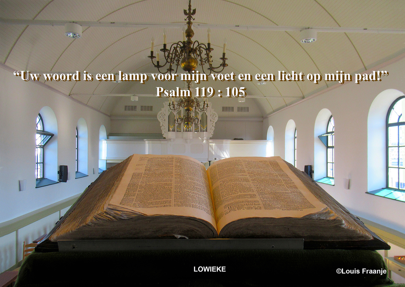 Gods Woord op de kansel in de Waddenkerk op Texel - Foto: ©Louis Fraanje