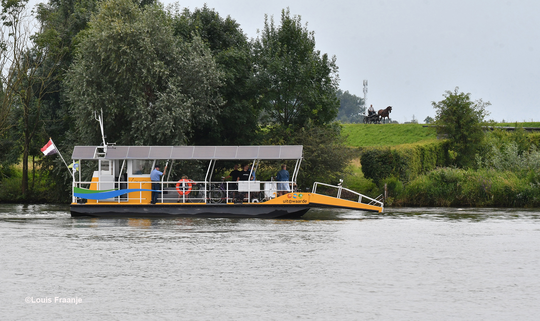 Het fietsveerpontje vertrekt vanaf de overkant - Foto: ©Louis Fraanje