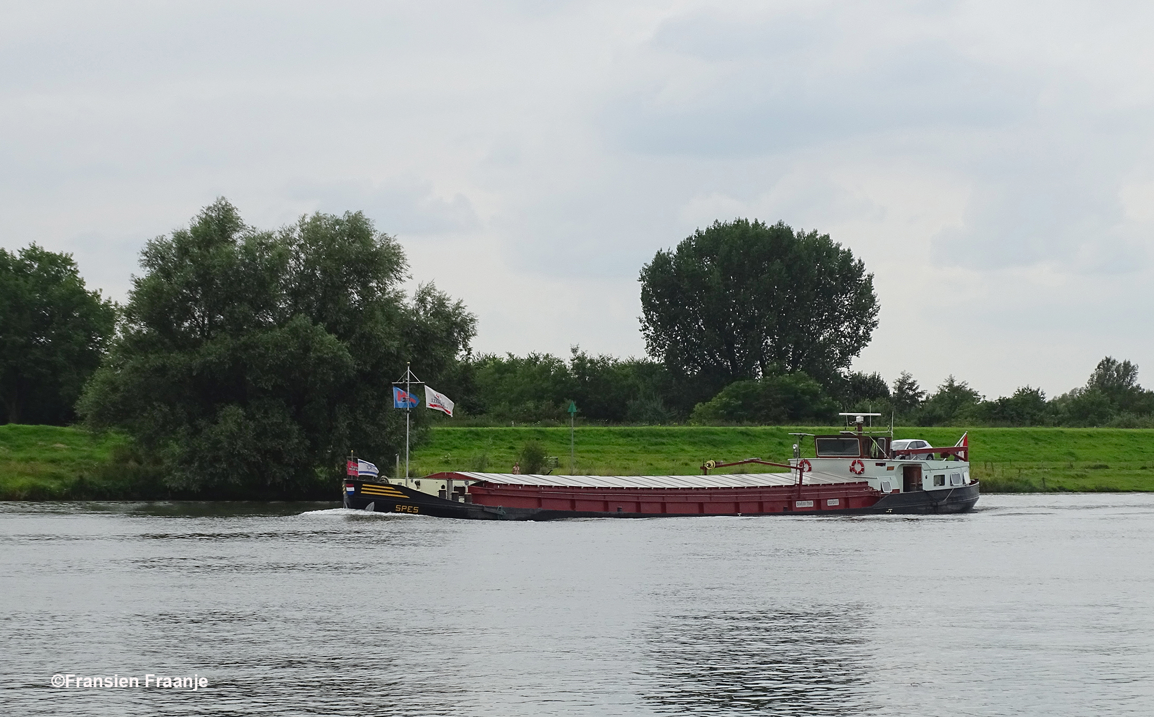 Even rustig aan doen want er komt een vrachtschip van de andere kant Foto: ©Fransien Fraanje