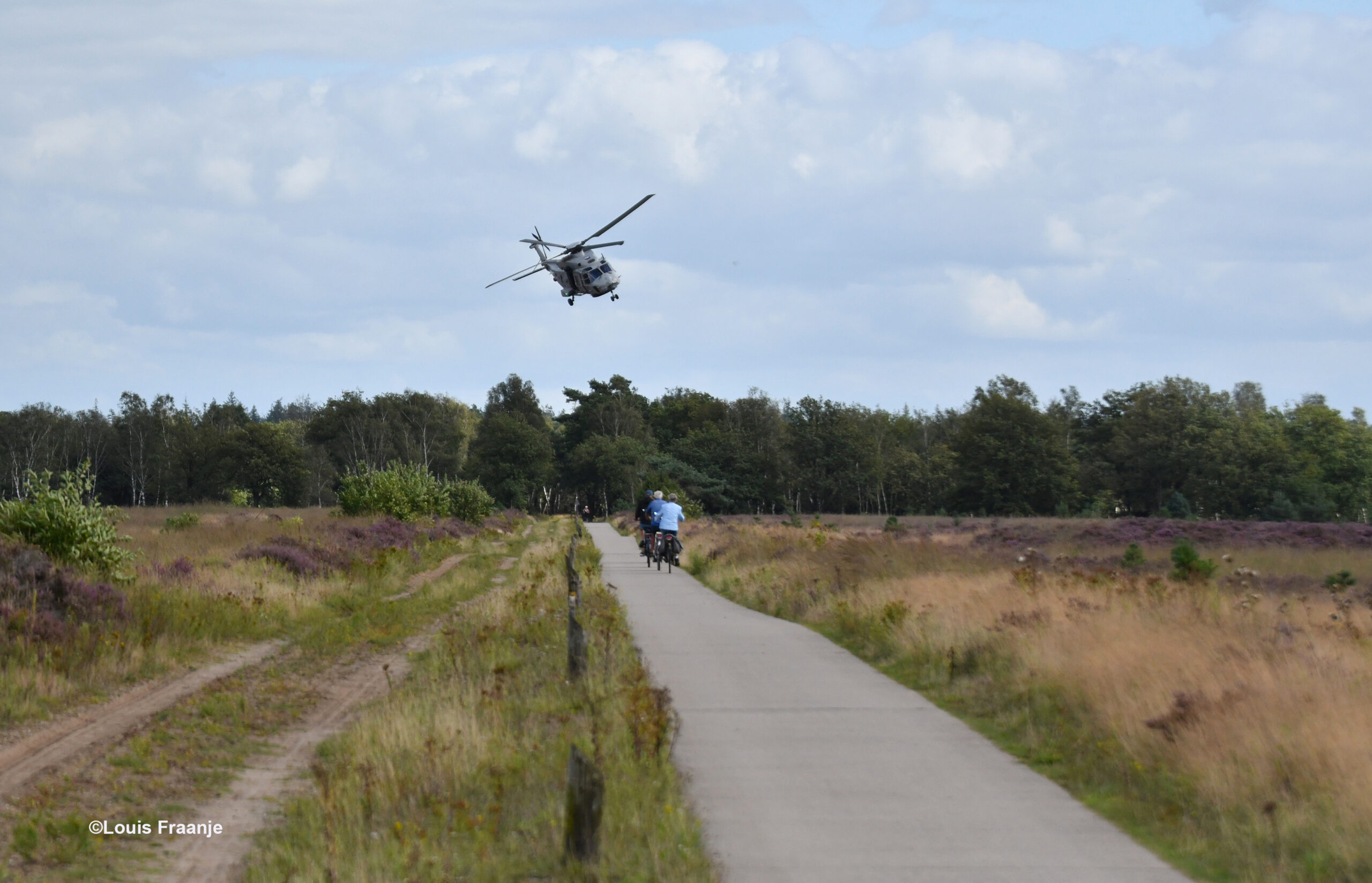 Oef... die komt wel erg laag over - Foto: ©Louis Fraanje