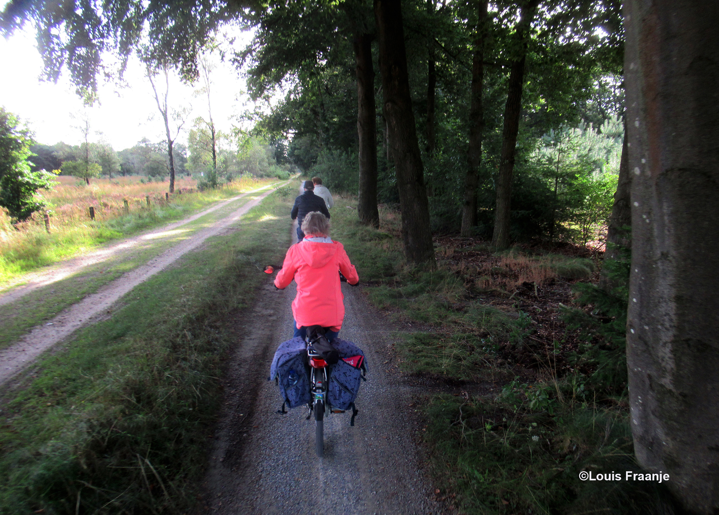 De laatste loodjes van de fietstocht richting Harskamp, we kunnen terugzien op een fantastische middag - Foto: ©Louis Fraanje - SLOT