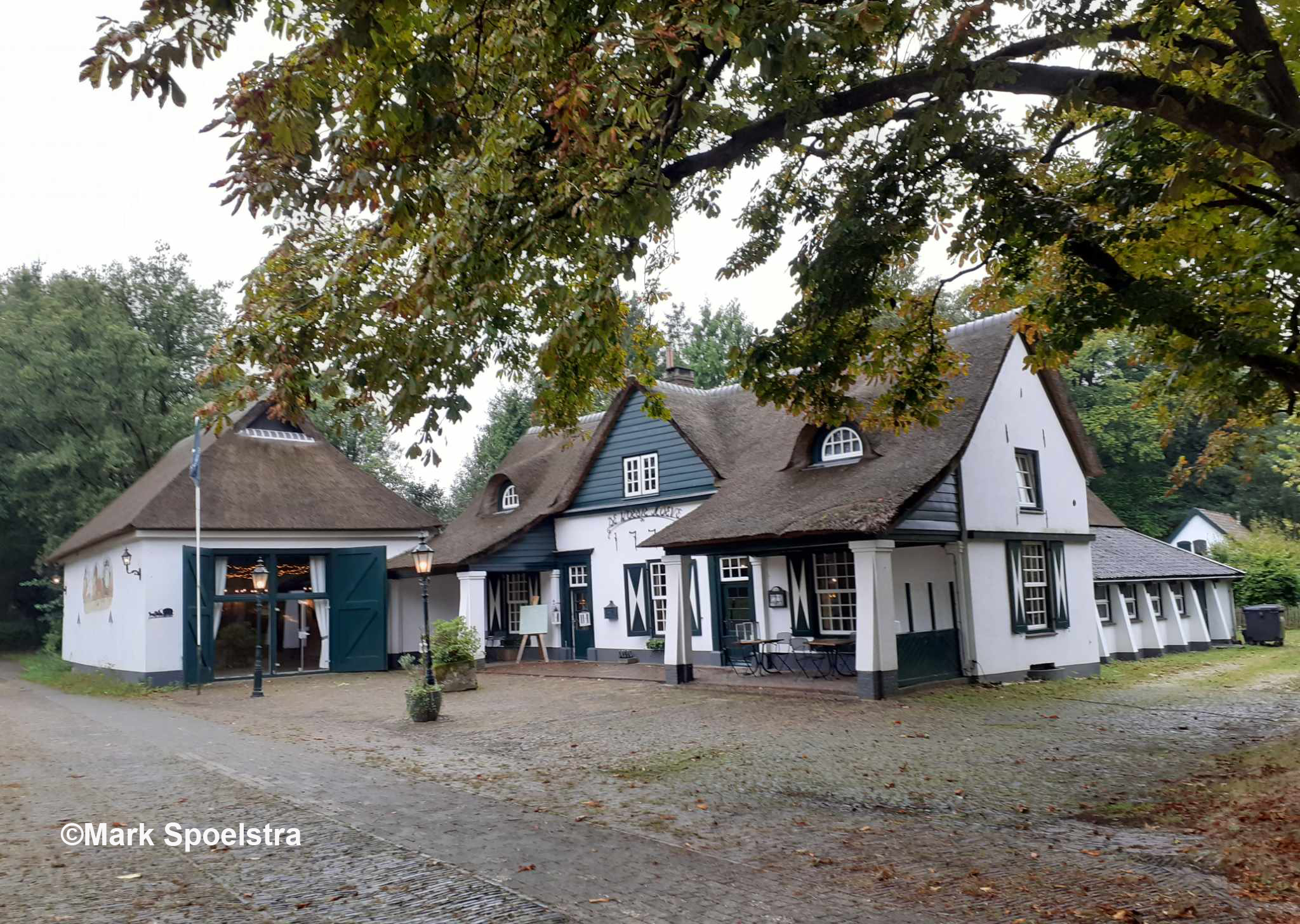 De oude herberg De Woeste Hoeve bij Beekbergen – Foto: ©Mark Spoelstra