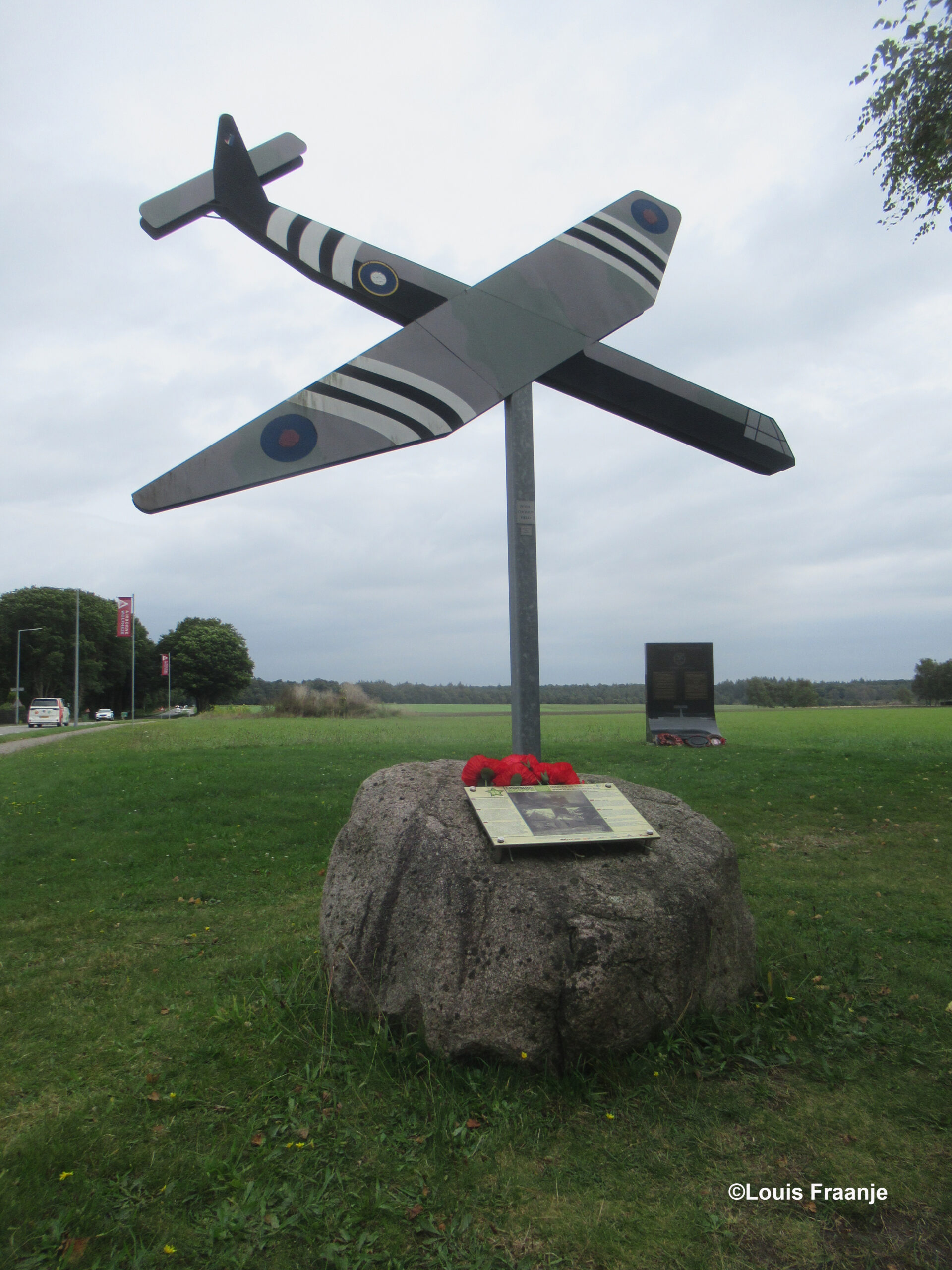 Het Glider Memorial en Liberation Route Marker 25 bij Wolfheze – Foto: ©Louis Fraanje