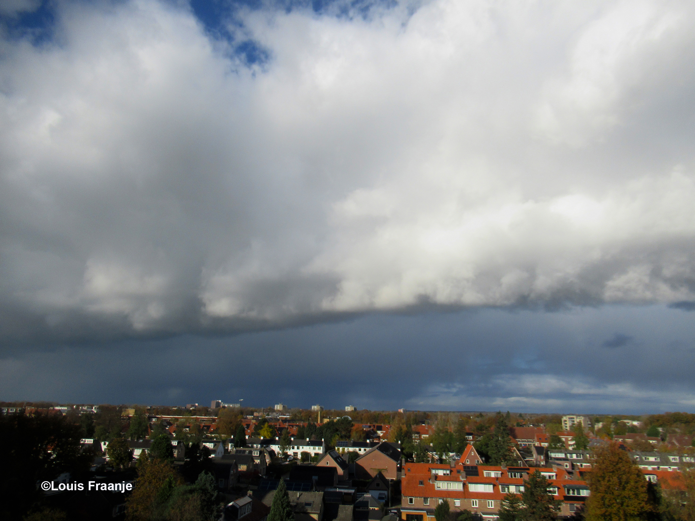 Zo verscheen deze indrukwekkende wolk boven Ede - Foto: ©Louis Fraanje