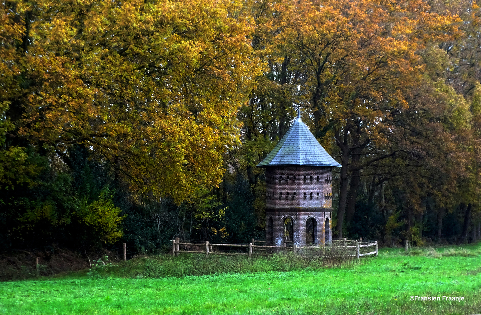 Duiventil of toren bij Staverden - Foto: ©Fransien Fraanje